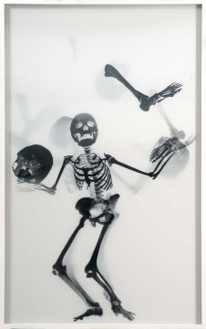 Juggling Skeleton Lenticular (black on white)