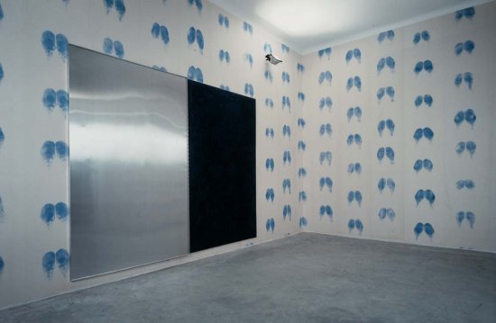 Ink pad (blue) hung on Bottom wallpaper ( blue)